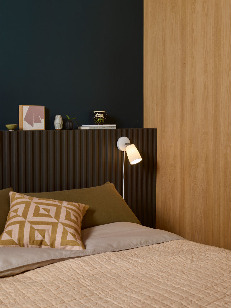 Carlton Desk, Wall Plug in