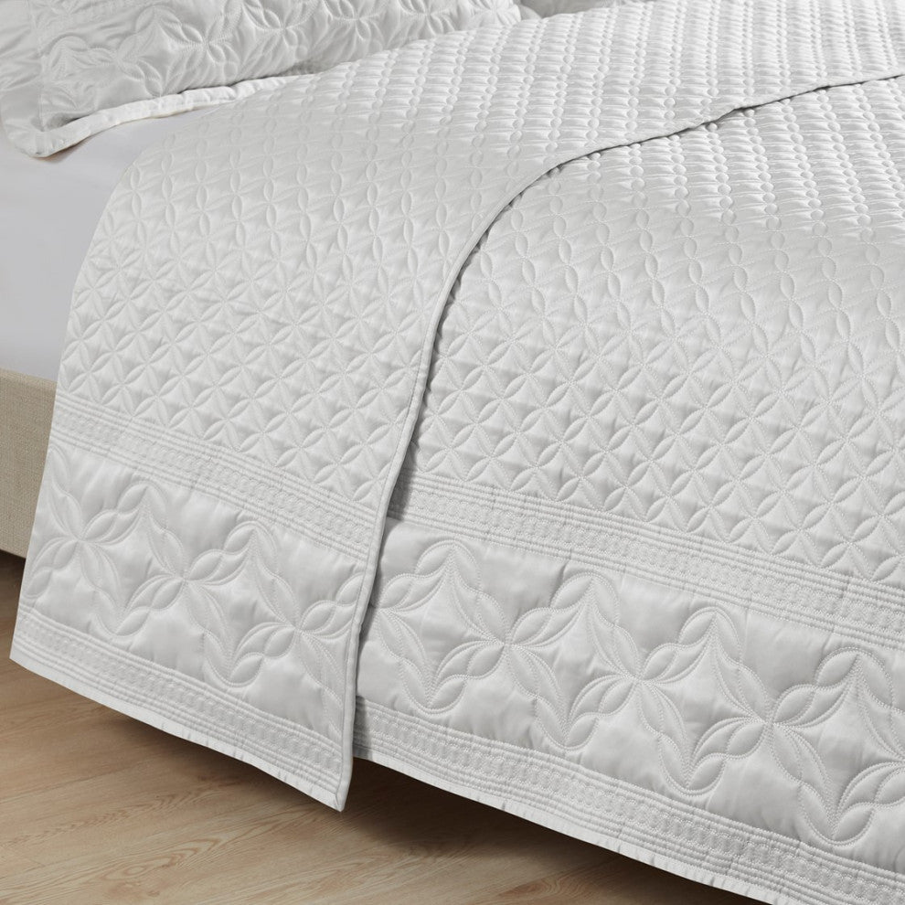 Croscill Versailles Matte Satin 3-Piece Quilt Set, Silver, Queen