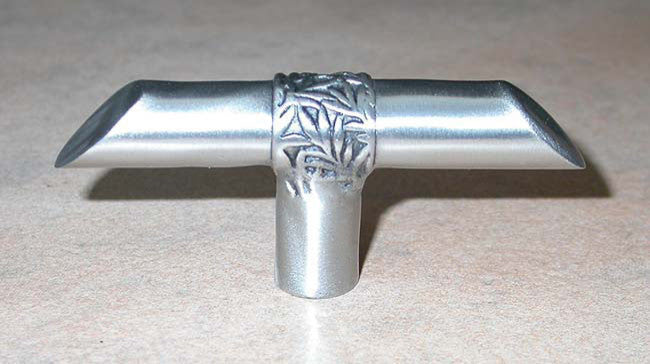 Bar With Leaf Motif Knob, Shiny