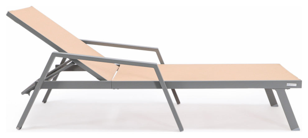 LeisureMod Marlin Chaise Lounge Chair With Arms and Fire Pit Table, Light Brown
