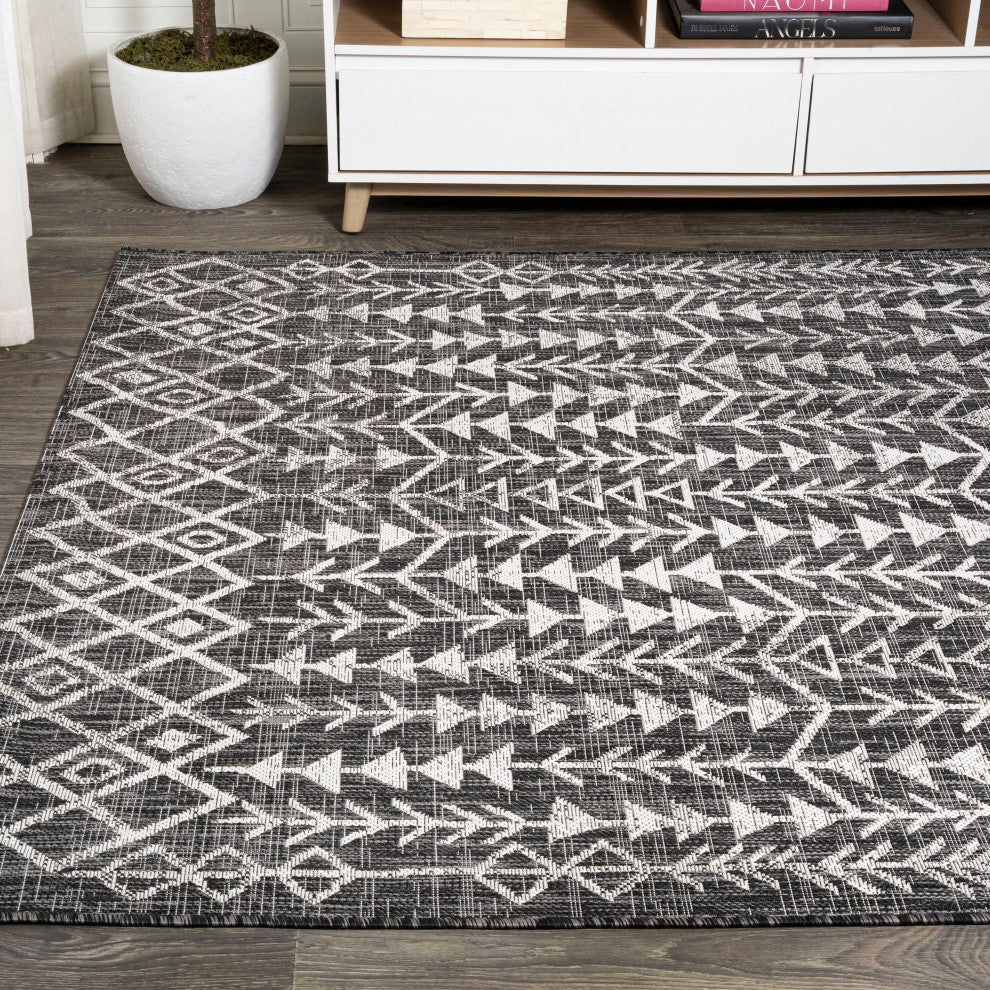 Tokay Bohemian Geometric Indoor/Outdoor Area Rug, Black/Ivory, 5''x8''