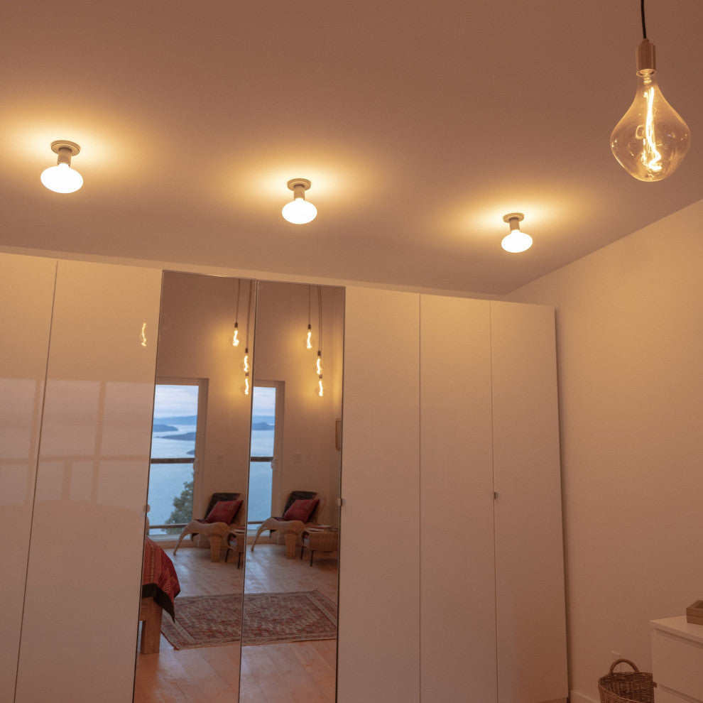 Lochan in Brass with Oval US