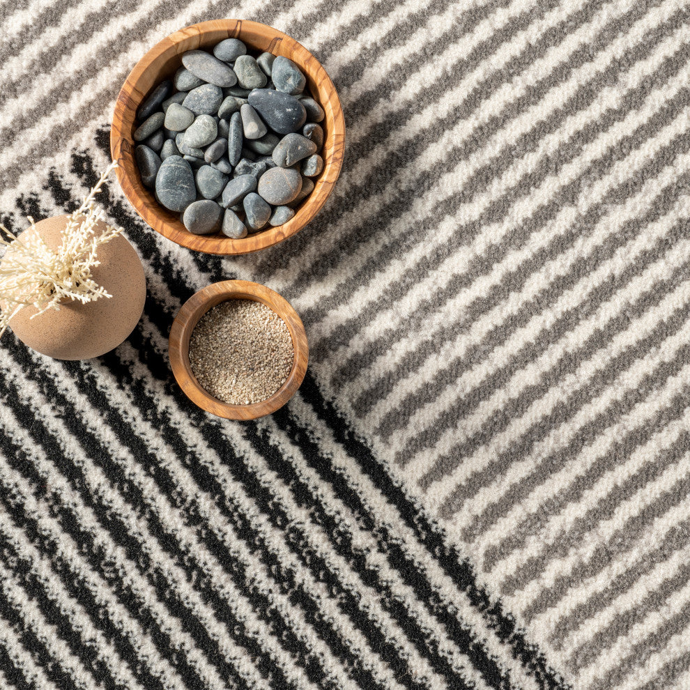 Nuloom Charline Modern Mountain Area Rug, Grey 6'7"x9'