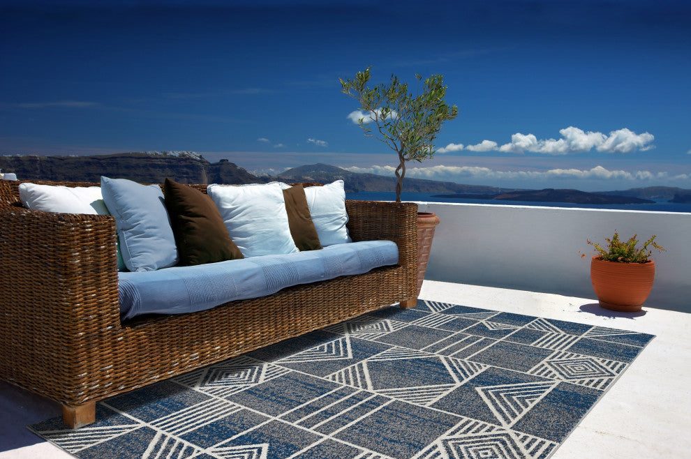 Lucia Blue Dimensions Indoor/Outdoor Accent Rug, 5'3" X 7'7"