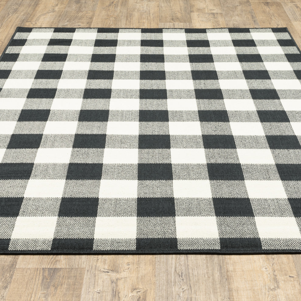 Martinique Gingham Check Black/ Ivory Indoor/Outdoor Area Rug, 7'10"x10'10"