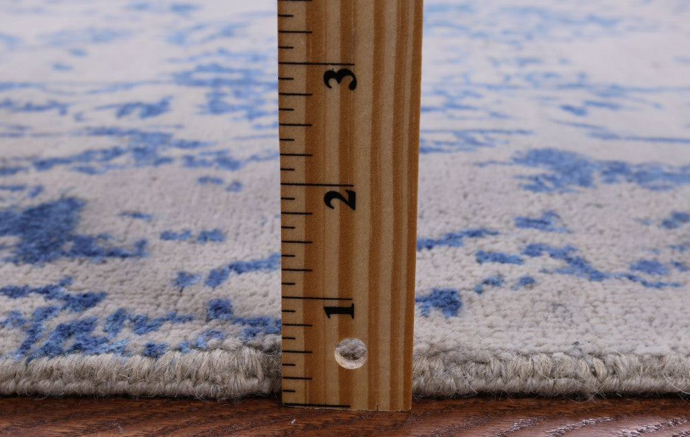 5' 11" X 8' 11" Handmade Persian Wool and Silk Rug Q7110