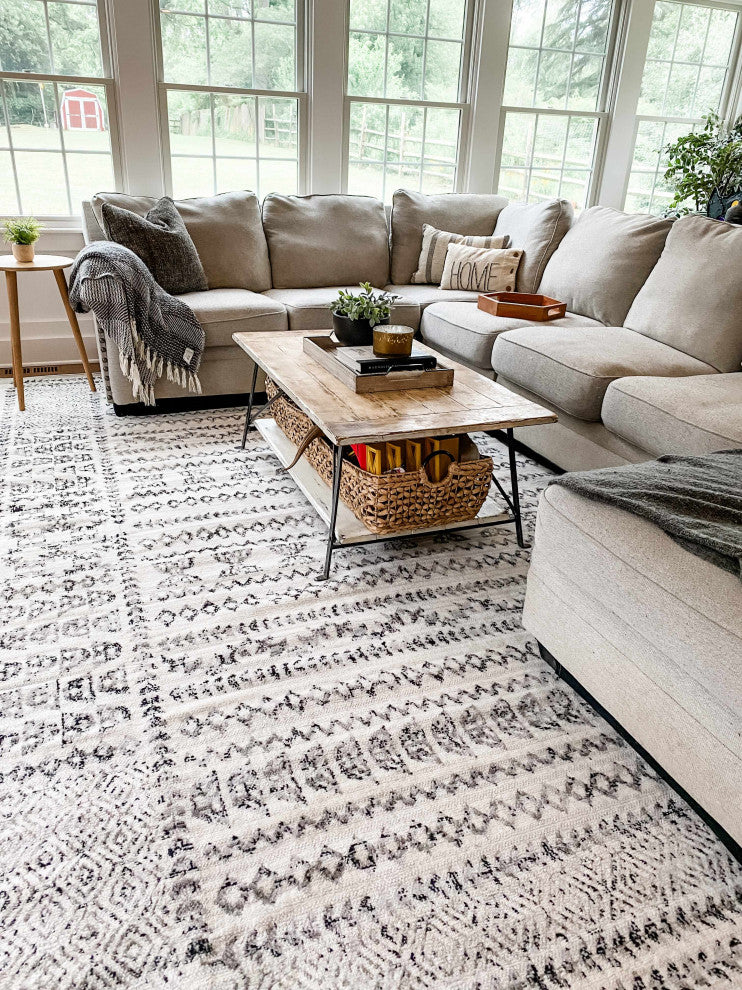 Hauteloom Greig Area Rug, Black/Charcoal/Light Gray, 6'7" Round