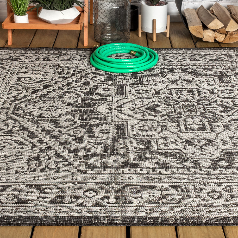 Sinjuri Medallion Textured Weave Indoor/Outdoor Area Rug