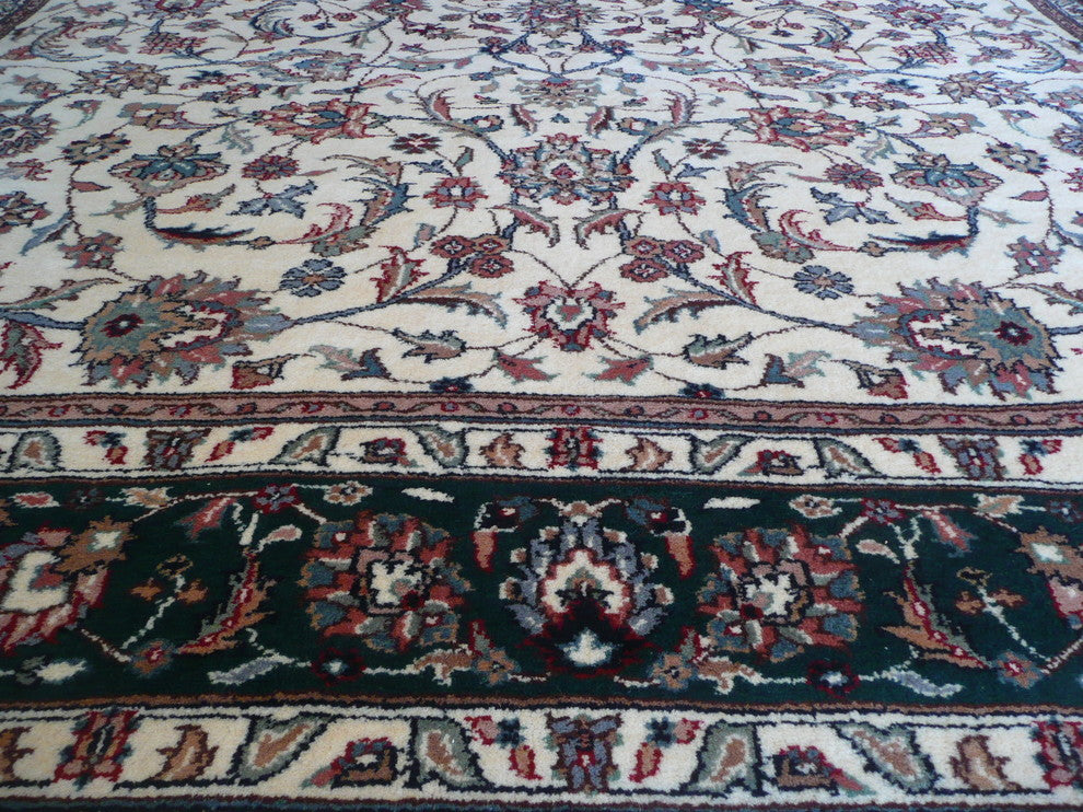 Hand-Knotted Oriental Rug Fine Kashan Design, 6x9