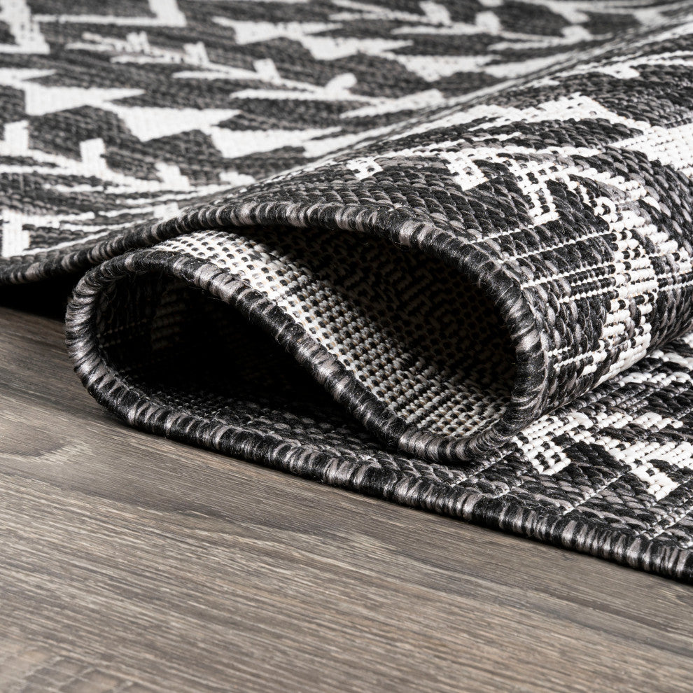 Tokay Bohemian Geometric Indoor/Outdoor Area Rug, Black/Ivory, 5''x8''