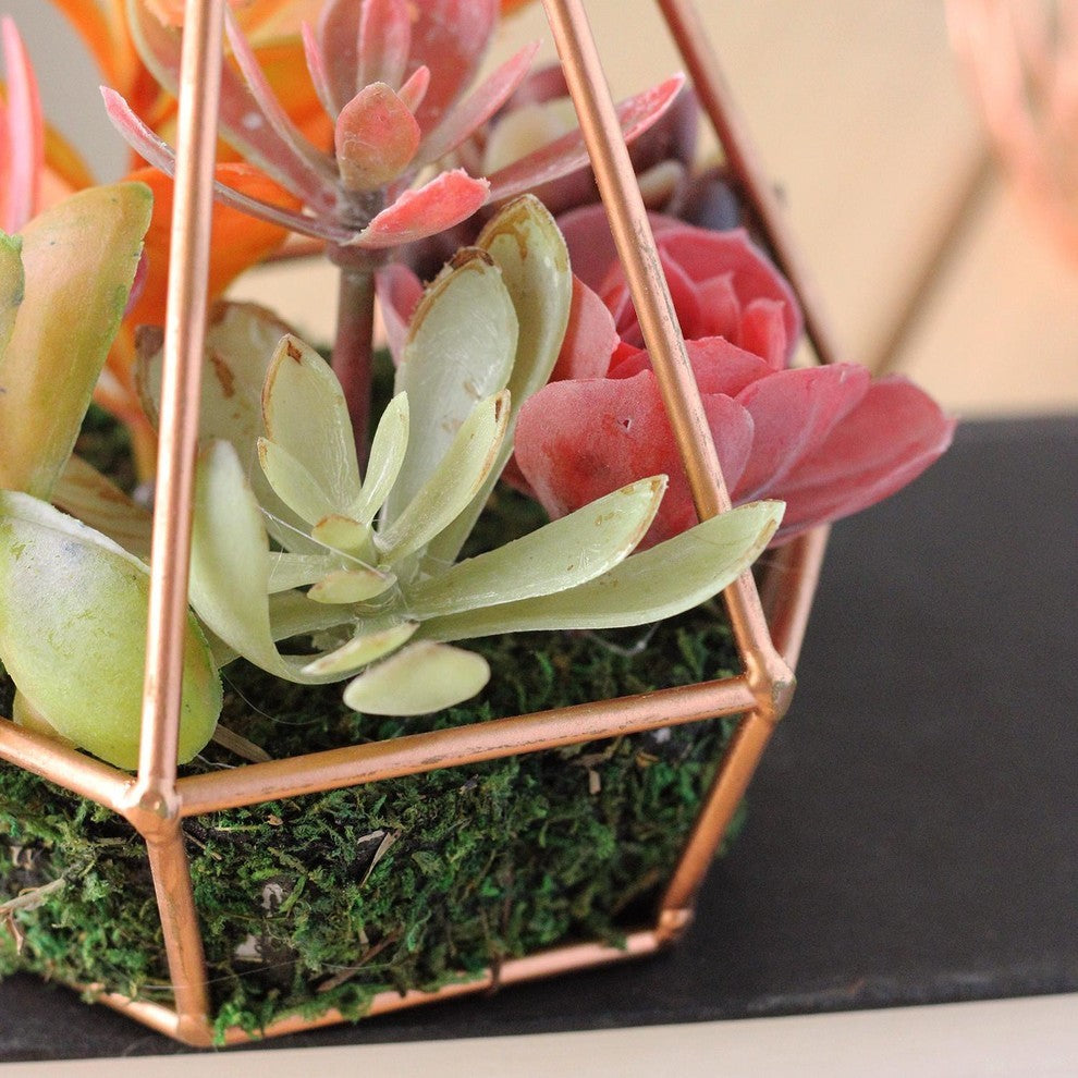 Close-up on a lifestyle background showing base details and material (alternate_lifestyle_close).