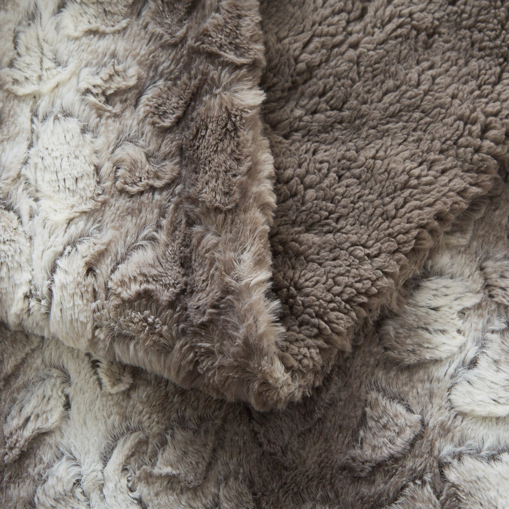 Snow Giraffe Faux Fur Throw Blanket, 50"x60"