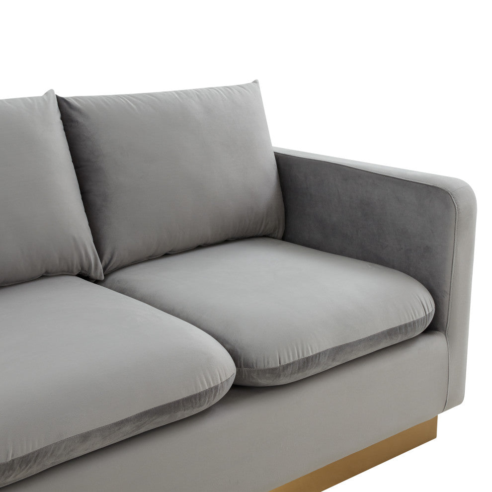 LeisureMod Nervo Modern Velvet Sofa With Gold Base, Light Gray