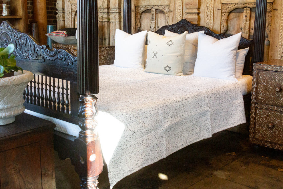 Arjuni Filanan Embroidered Bed Cover