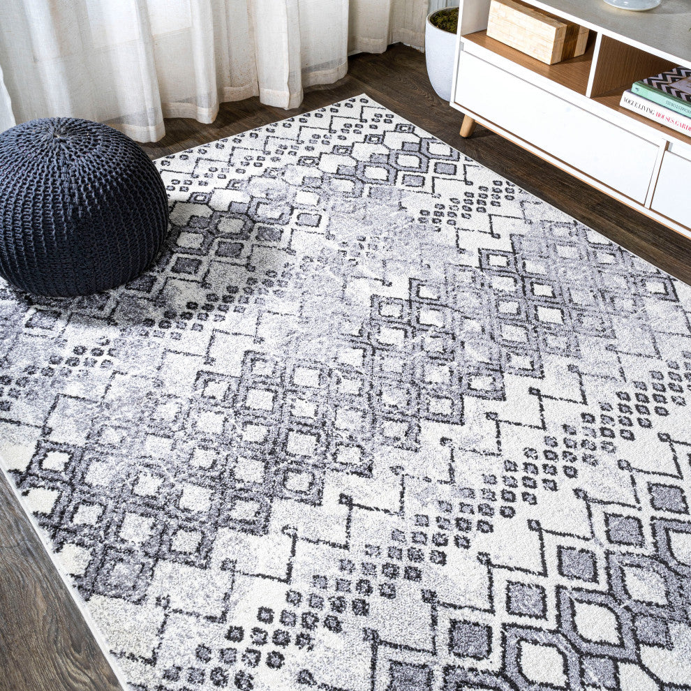 Azmar Moroccan Geometric Distressed Ivory/Black 3'x5' Area Rug