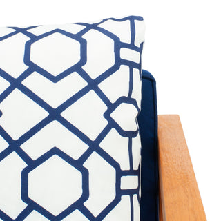 Safavieh Nunzio 4 Piece Indoor-Outdoor Set with Accent Pillows, White/Navy