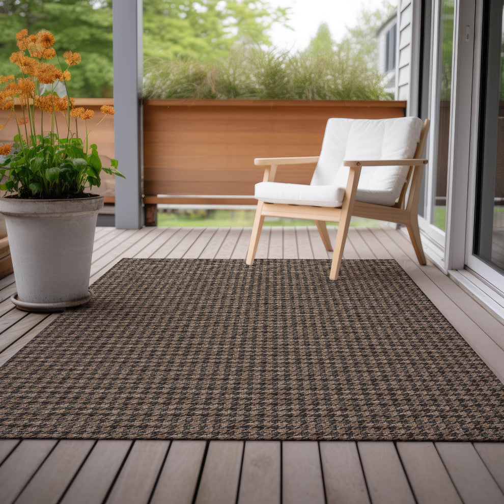Indoor/Outdoor Hinton HN1 Chocolate Machine Washable 9' x 12' Rug