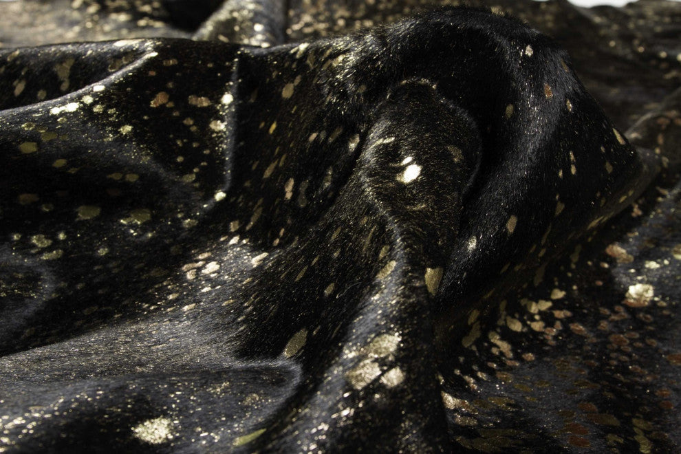 HomeRoots 60" x 84" Chocolate And Gold Cowhide Area Rug