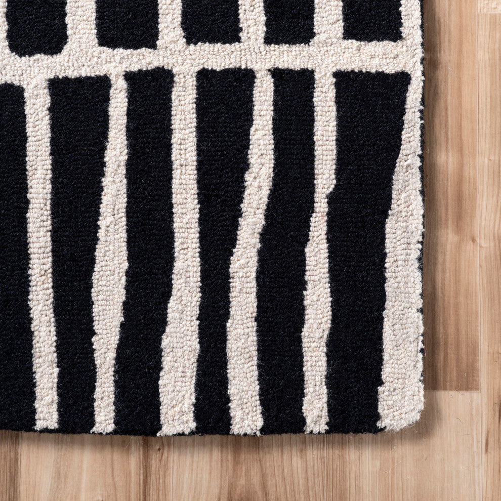 Nuloom Irregular Parallel Bars Area Rug, Black 4'x6'