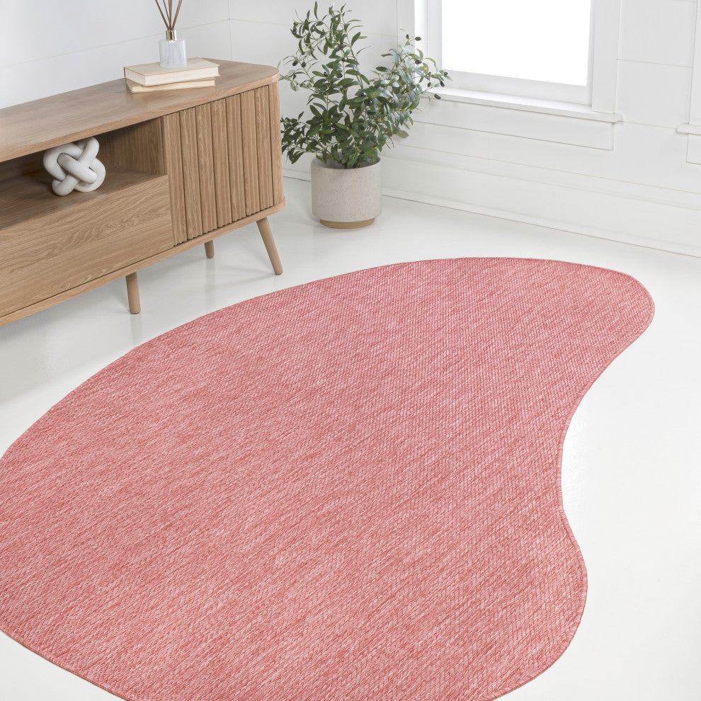 Evan Modern Rustic Organic Curve Indoor/Outdoor Shaped Area Rug