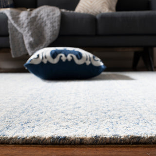 Safavieh Micro-Loop Collection MLP502 Rug, Blue/Ivory, 4' X 6'