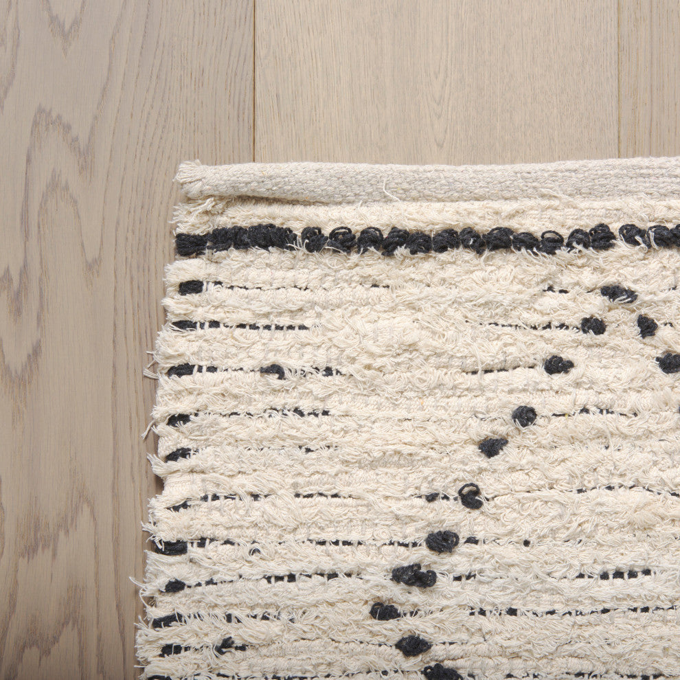 Calvert 5'x8' Ivory & Black Cotton Hand Woven Diamond Patterned Rug
