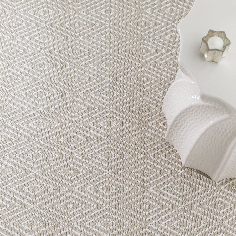 Dash & Albert Diamond Platinum/White Indoor/Outdoor Rug, White, 8' x 10'