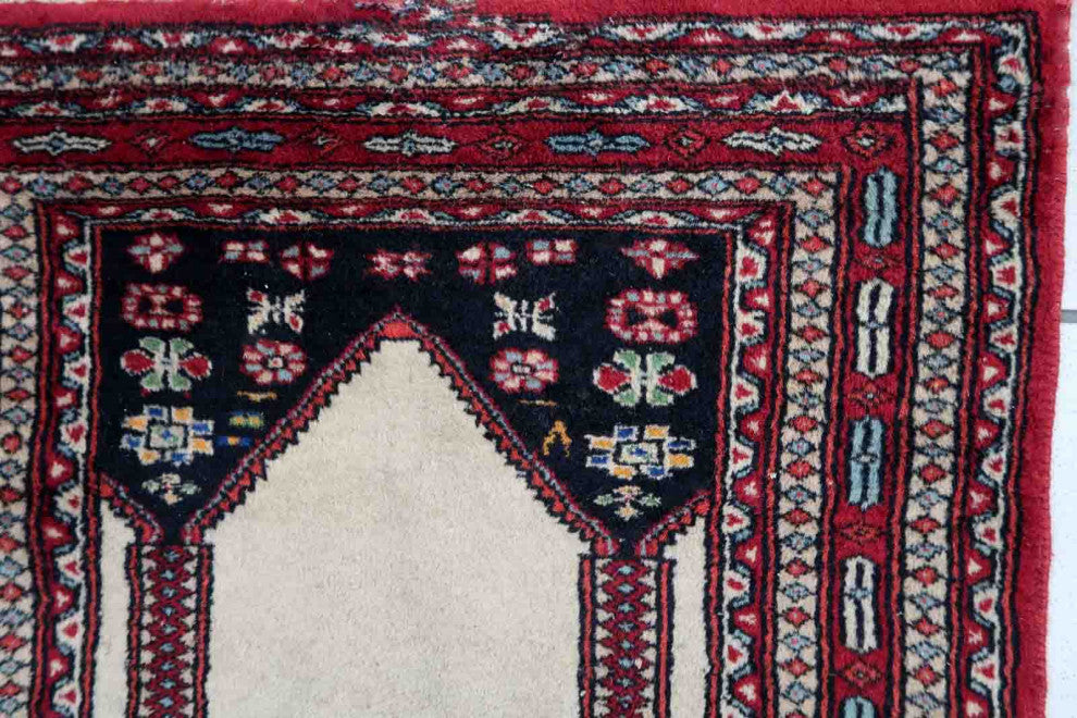 Handmade Vintage Pakistani Lahore Prayer Rug 1.9'x3', 60cmx93cm 1970s