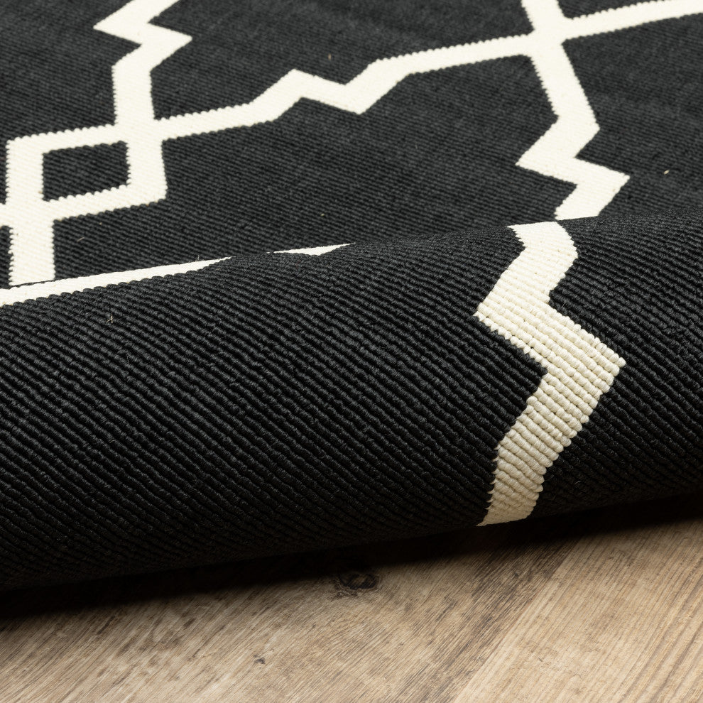 Martinique Lattice Black/ Ivory Indoor/Outdoor Area Rug, 2'5"x4'5"