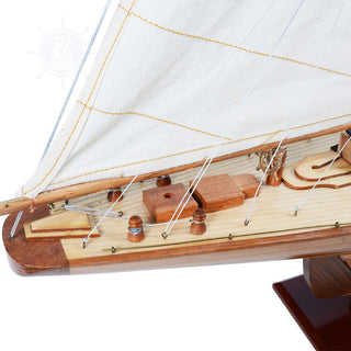 Endeavour 40 Boat Model Display