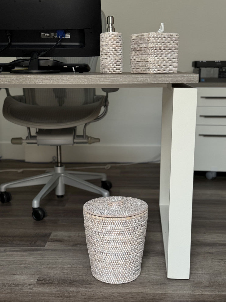 La Jolla Rattan Round Waste Basket With Plastic Insert and Lid, White-Wash