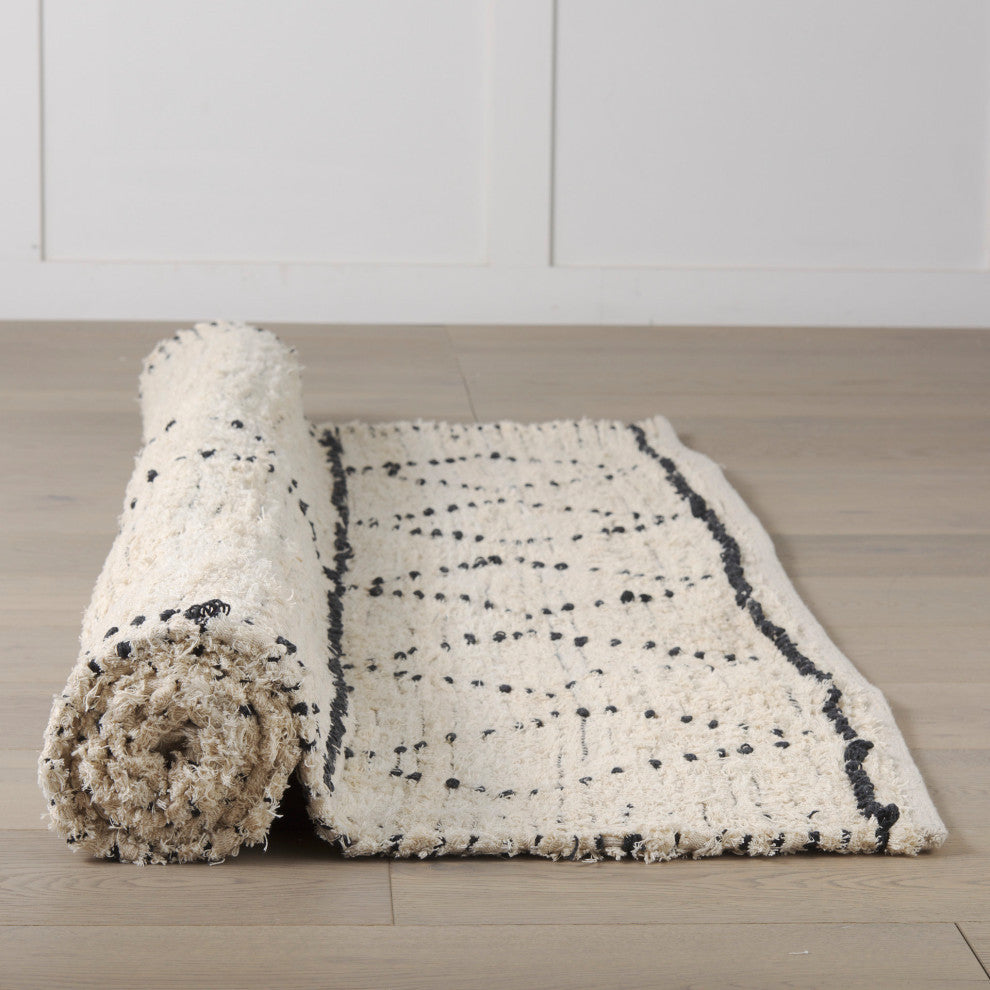 Calvert 5'x8' Ivory & Black Cotton Hand Woven Diamond Patterned Rug