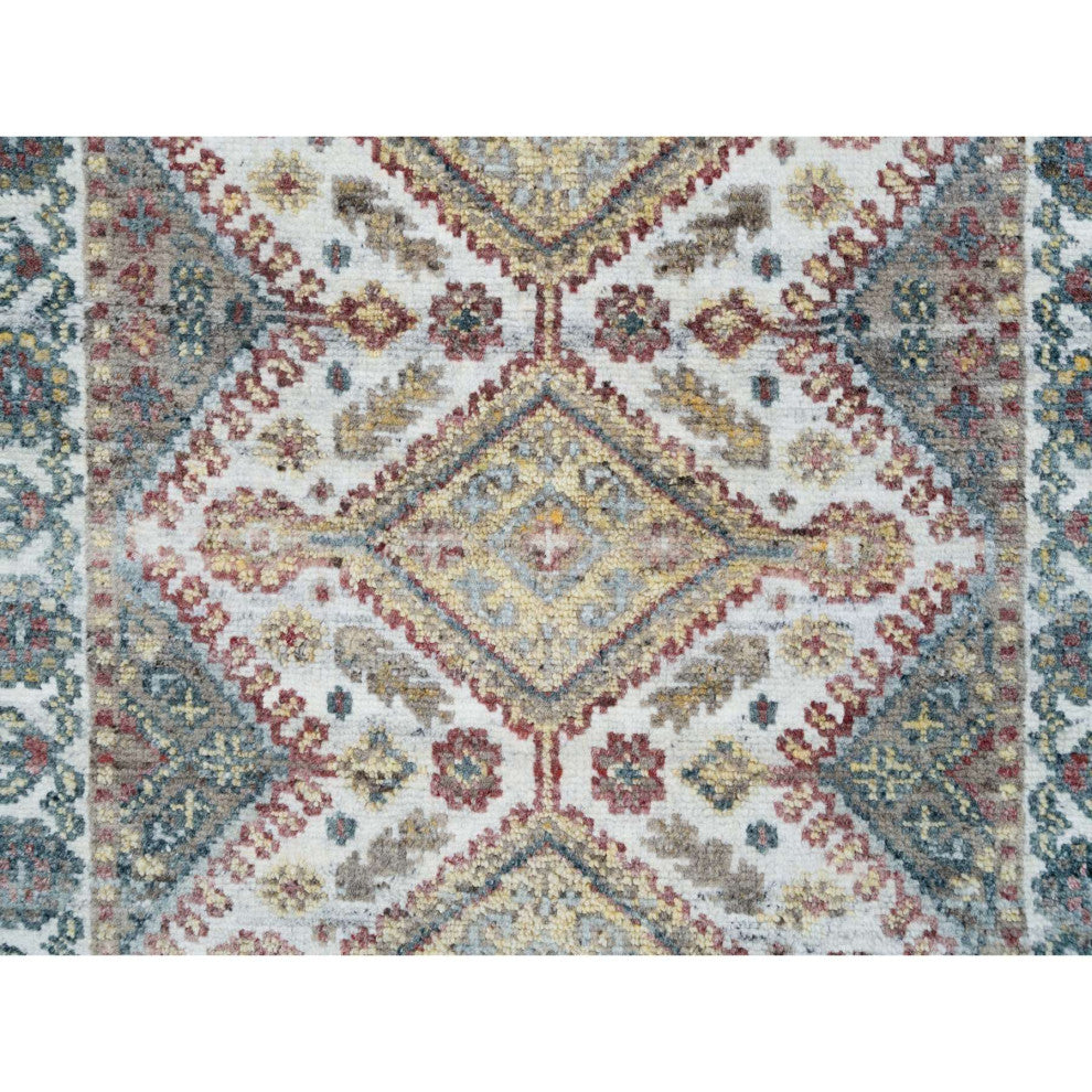 Ivory Shiraz Rosettes Border Hand Knotted Wool Runner Oriental Rug, 2'8"x6'