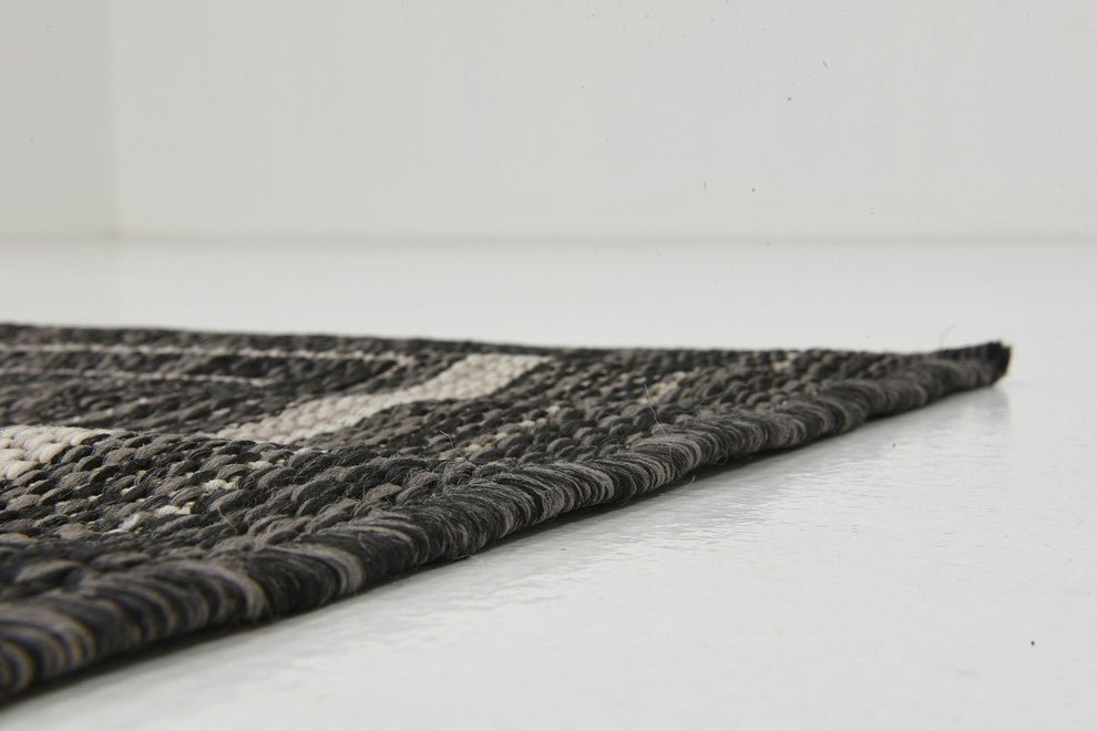 Unique Loom Black Soft Border Outdoor 2' 0 x 6' 0 Runner Rug