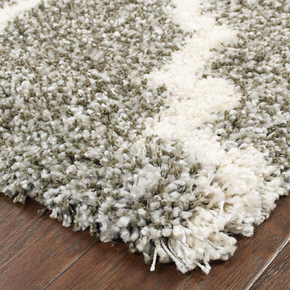 Hartley Quatrafoil Lattice Gray and Ivory Area Rug, 2''3"x7''6"