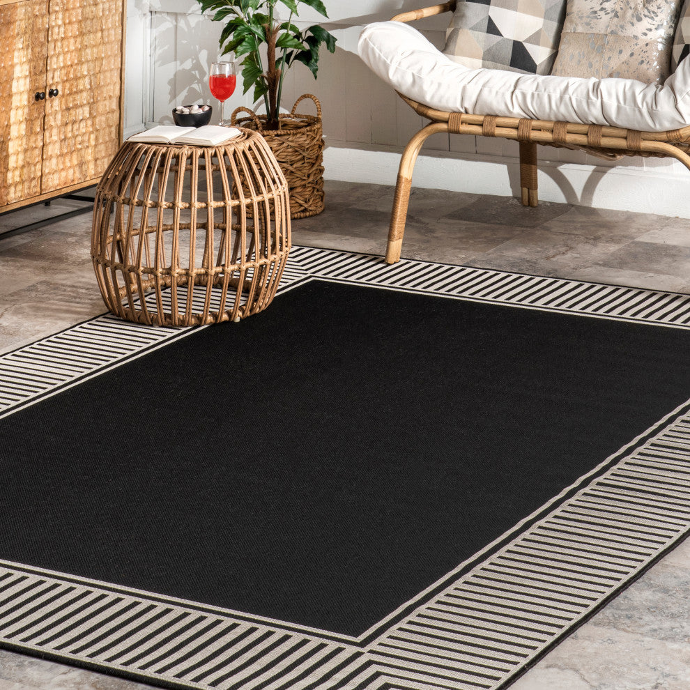 Nuloom Asha Simple Border Indoor/Outdoor Area Rug, Black 5'x8'
