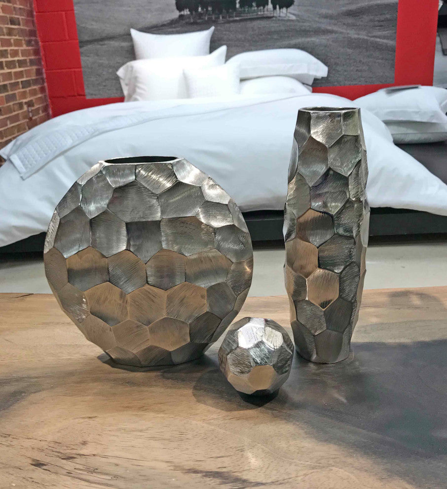 Facetado Round Silver Vase