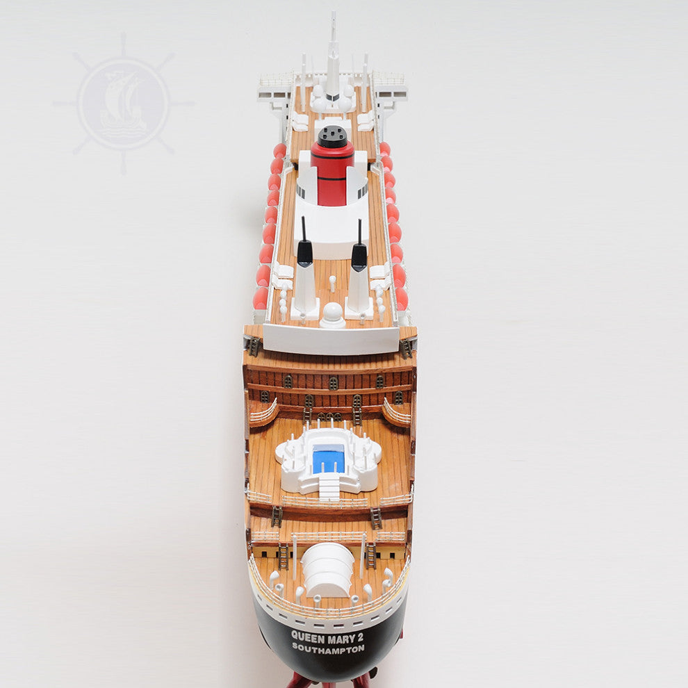Queen Mary II L Cruise Ship Model