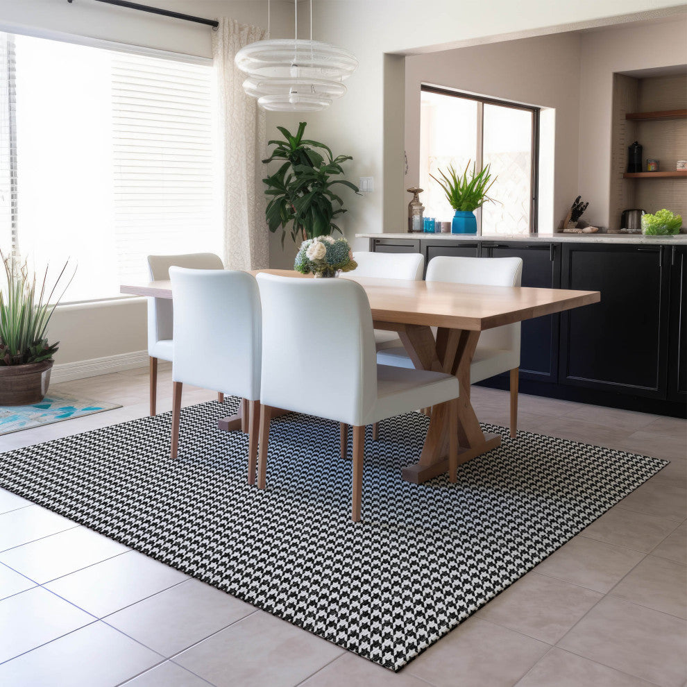 Indoor/Outdoor Hinton HN1 Black Machine Washable 10' x 14' Rug