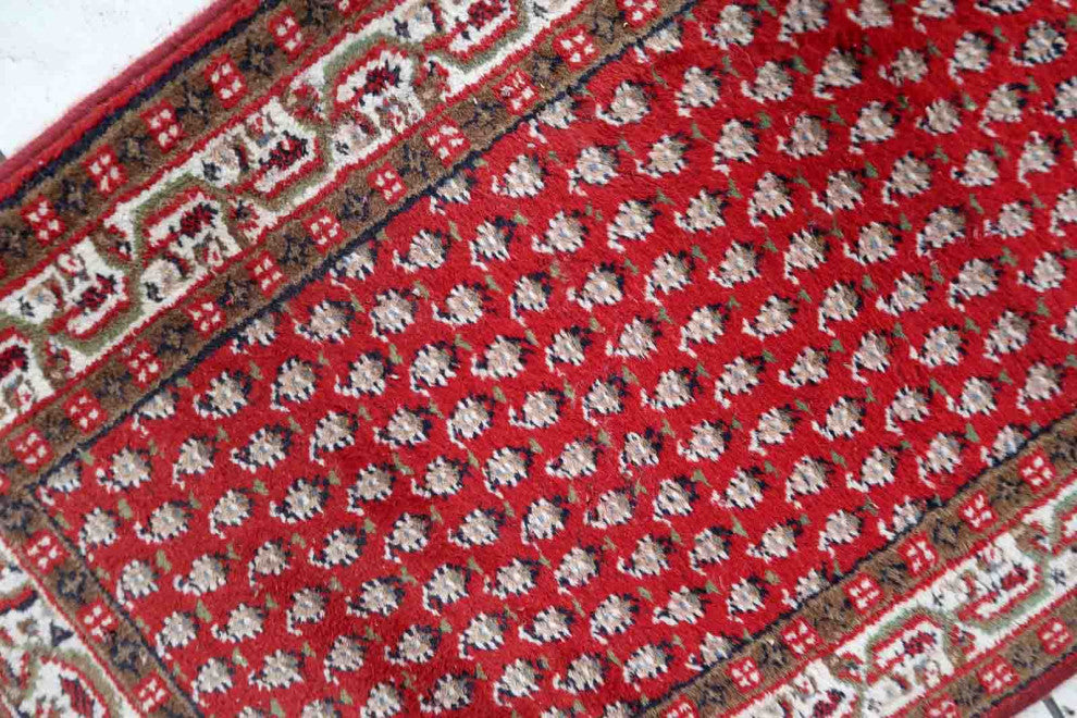 Handmade Vintage Indian Seraband Rug 2.4'x4.5', 74cmx140cm, 1970s