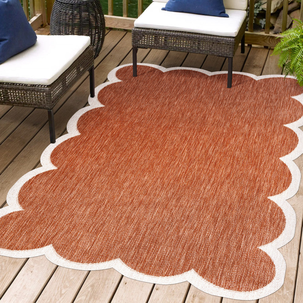 Alice Classic Cottage Two-Tone Scalloped Indoor/Outdoor Shaped Area Rug