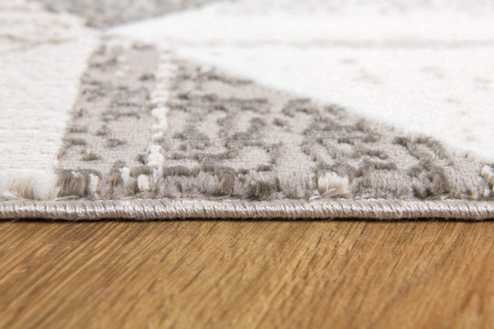 7"x10" Gray and Ivory Distressed Diamonds Area Rug