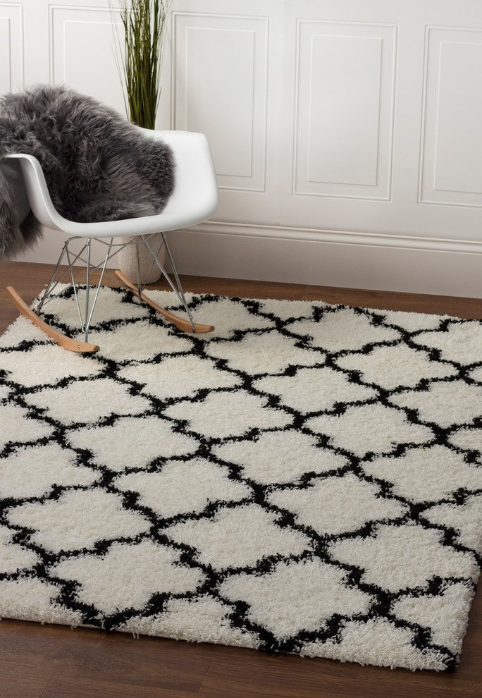 Dubach Morrocan Trellis Shag Rug - White and Black - 5' X 7' 2"