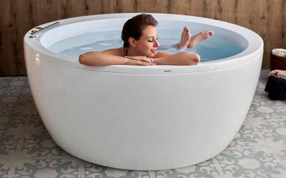Aquatica Pamela White Freestanding Acrylic Bathtub