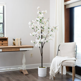 Product shown in another lifestyle scene (lifestyle)