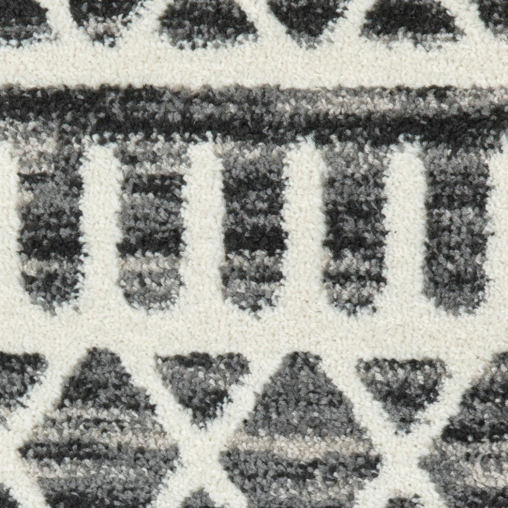 5" x 7" Black and White Geometric Area Rug