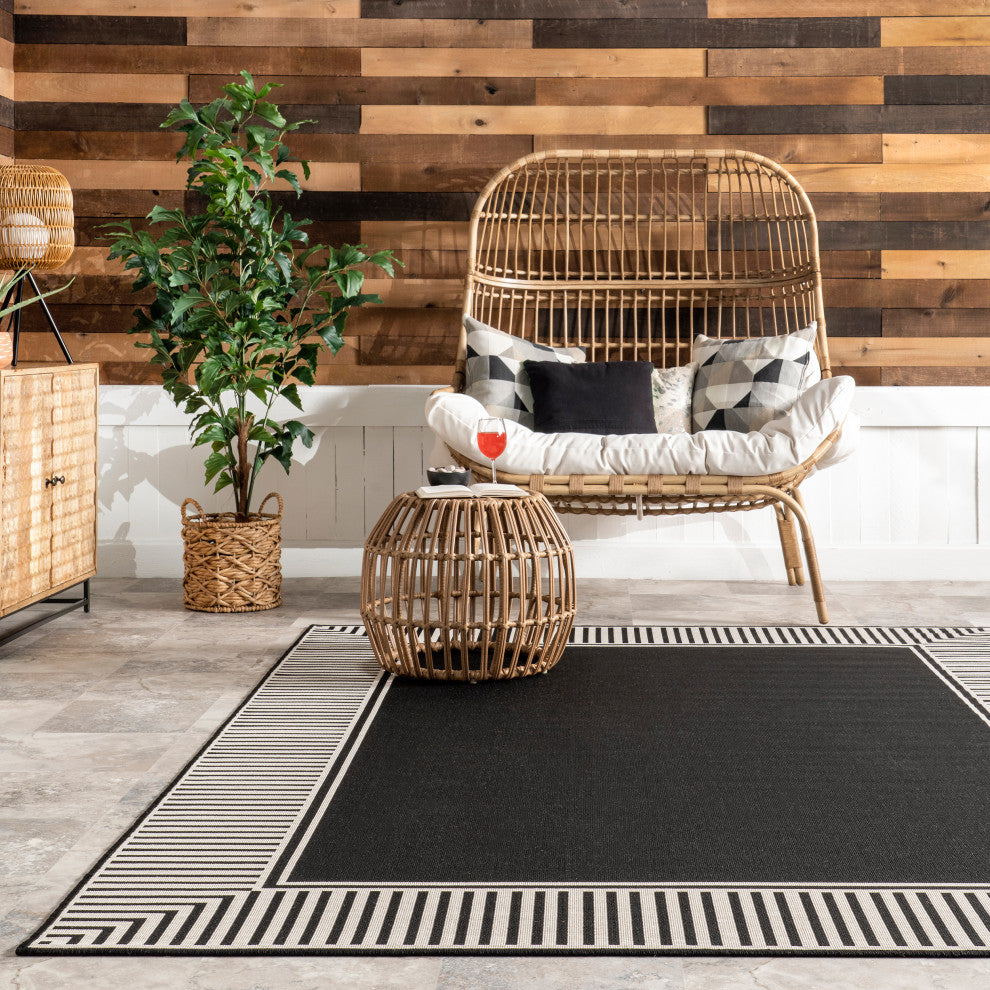 Nuloom Asha Simple Border Indoor/Outdoor Area Rug, Black 5'x8'