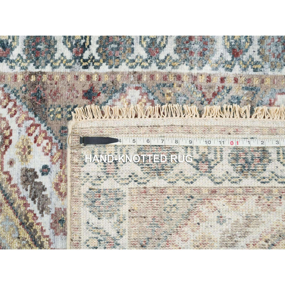 Ivory Shiraz Rosettes Border Hand Knotted Wool Runner Oriental Rug, 2'8"x6'