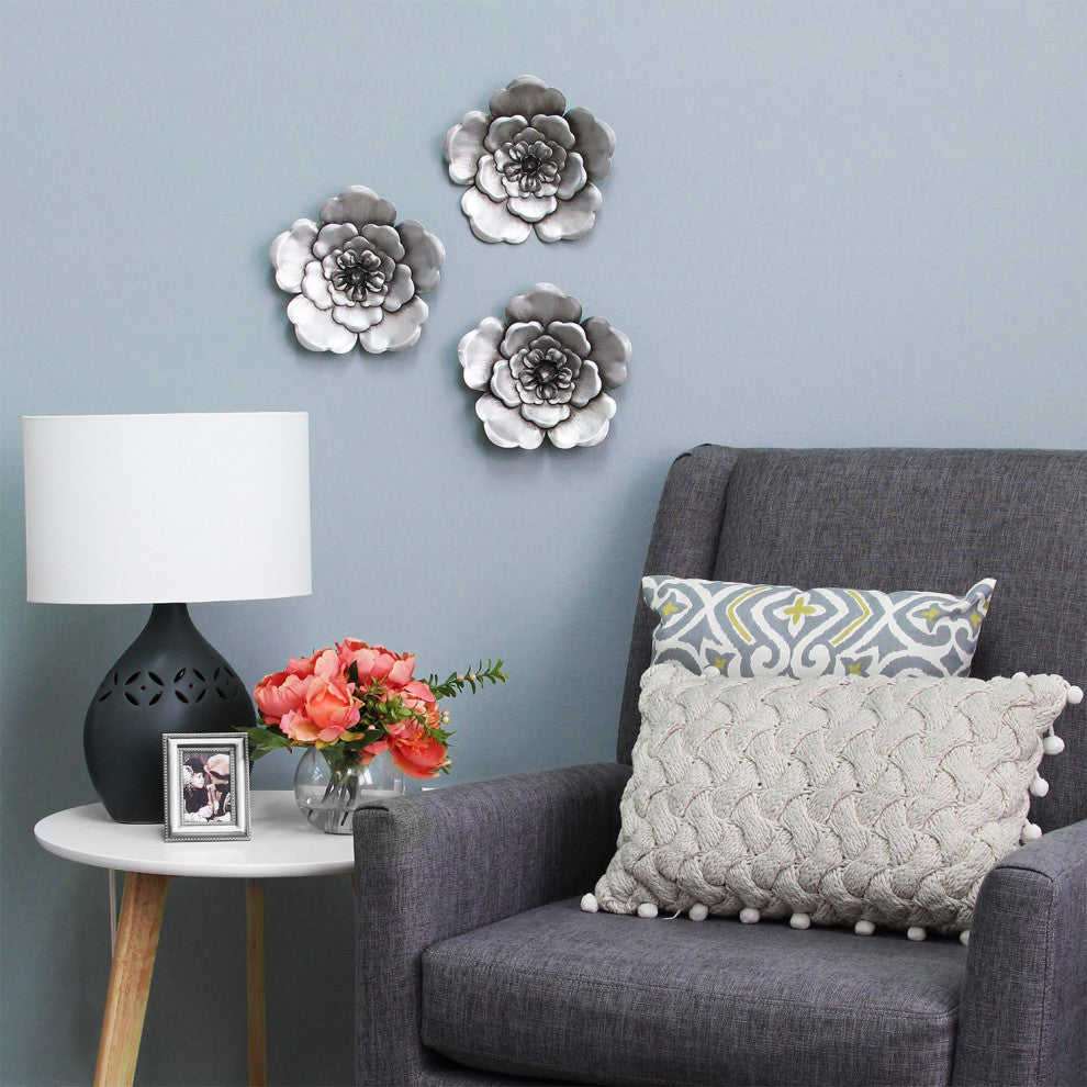 HomeRoots Alluring Silver Metal Wall Flowers