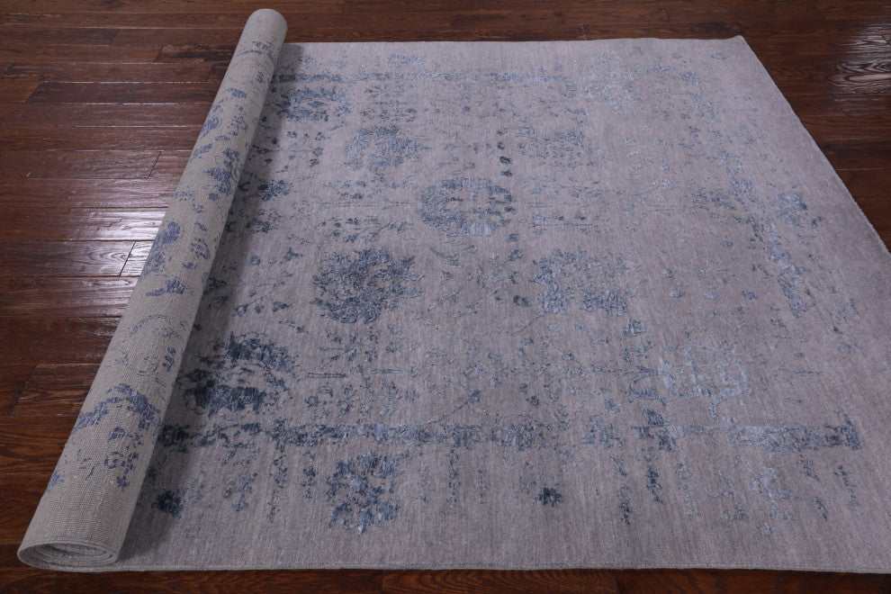 6' 1" X 9' 1" Persian Wool and Silk Hand Knotted Rug Q6281